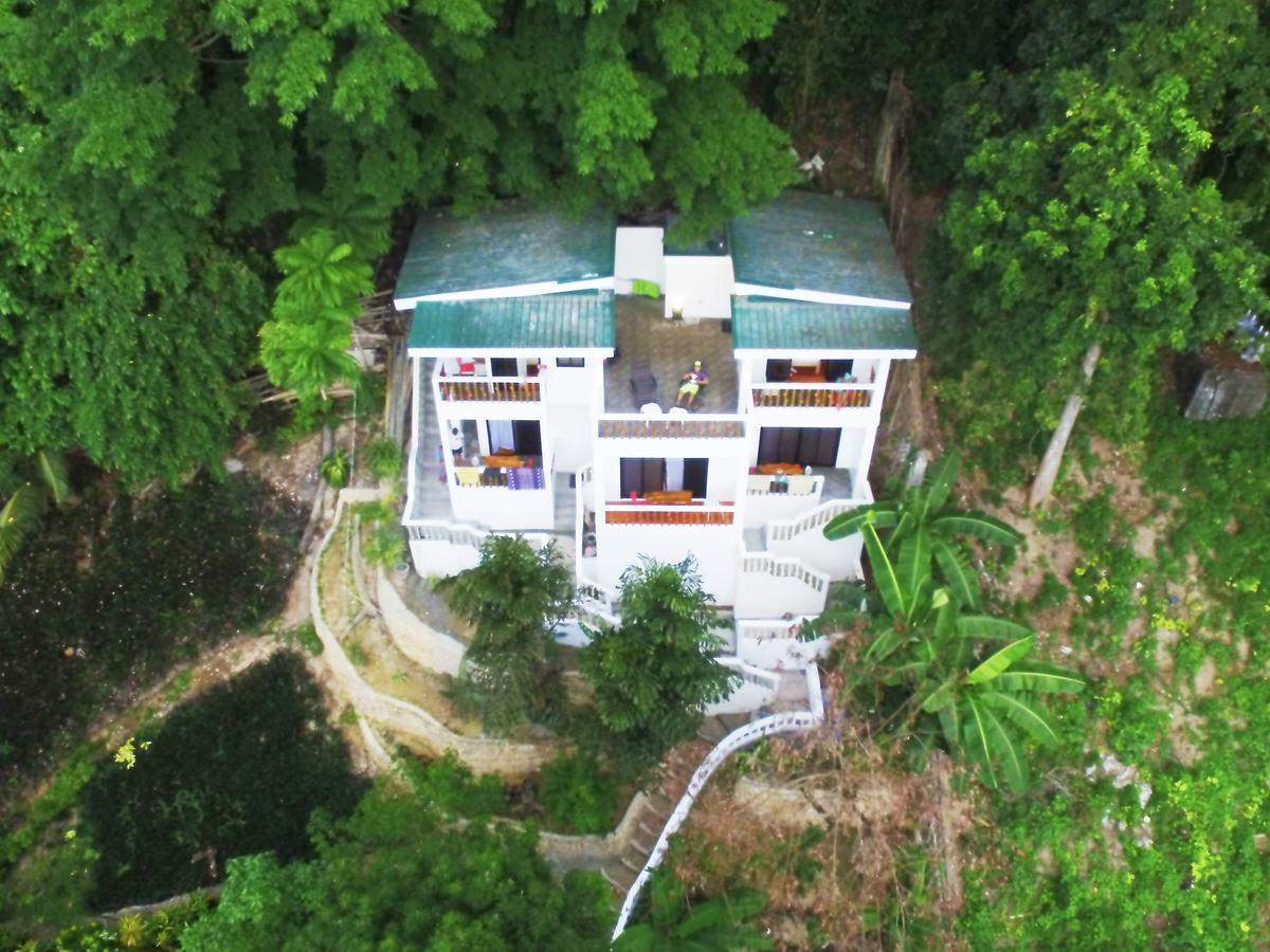 Cocoloco Hotel Manoc-Manoc